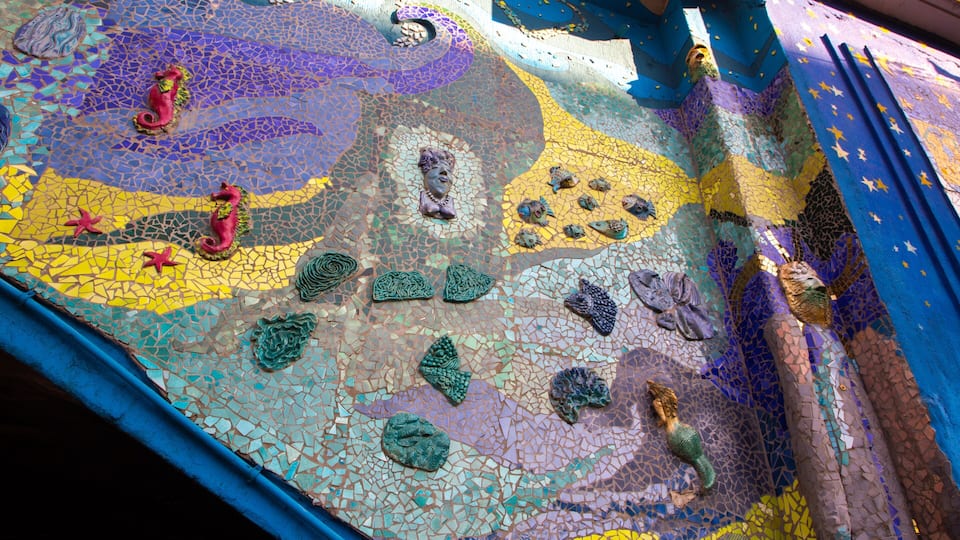 Neuehrenfeld featuring outdoor art