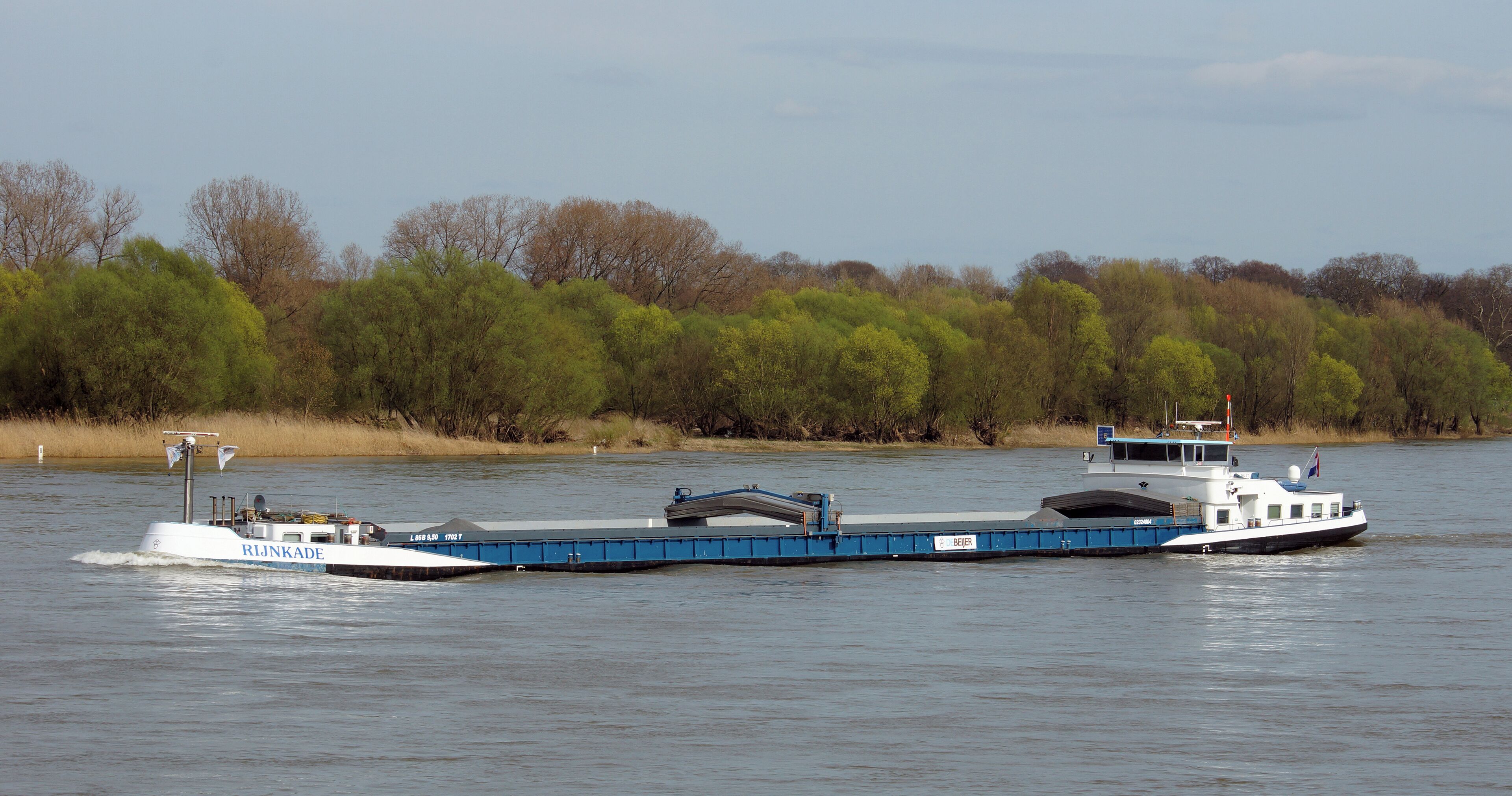 Das Gütermotorschiff Rijnkade bei Köln-Niehl.