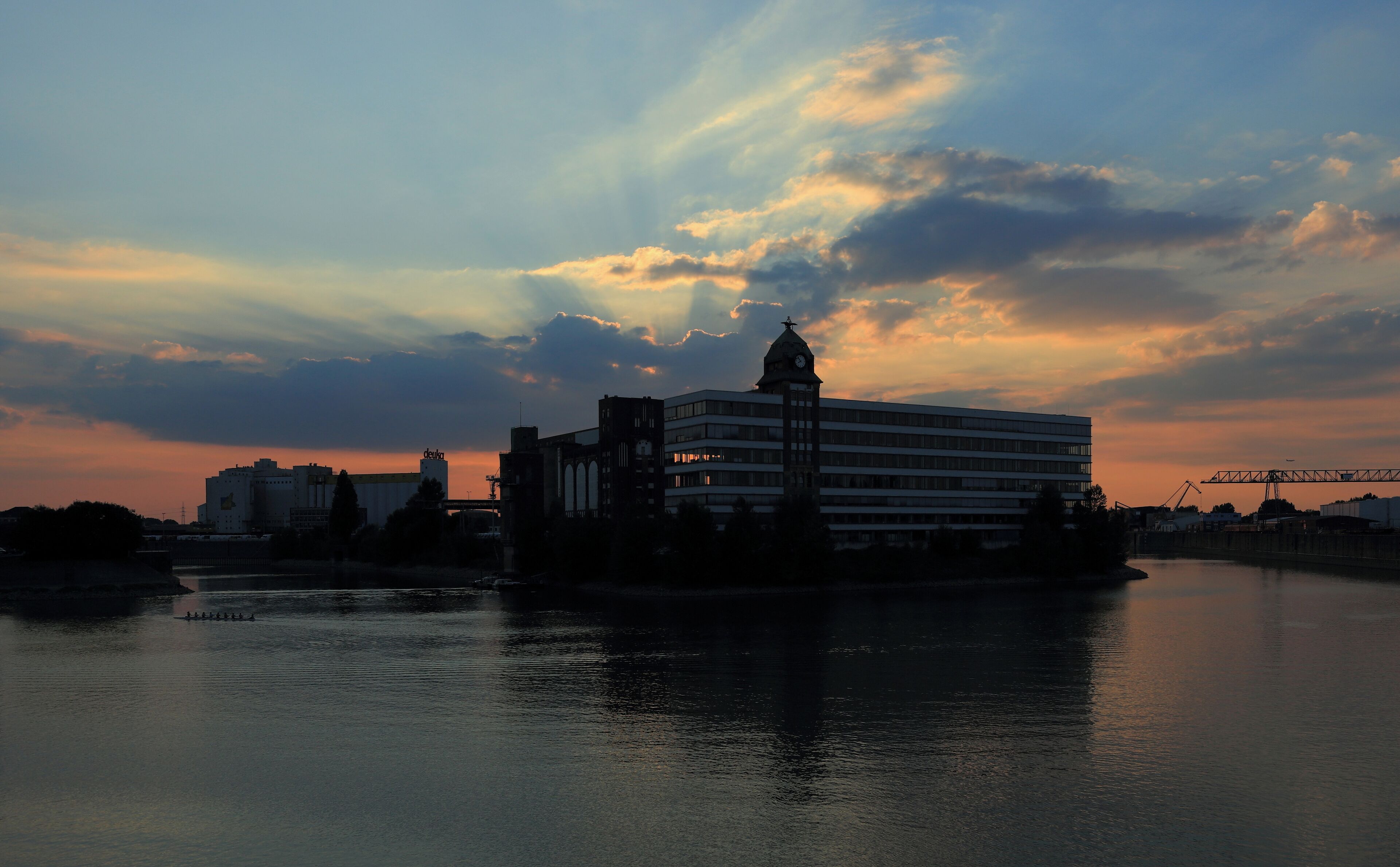 Düsseldorf: former factory building "Plange Mühle" at sunset