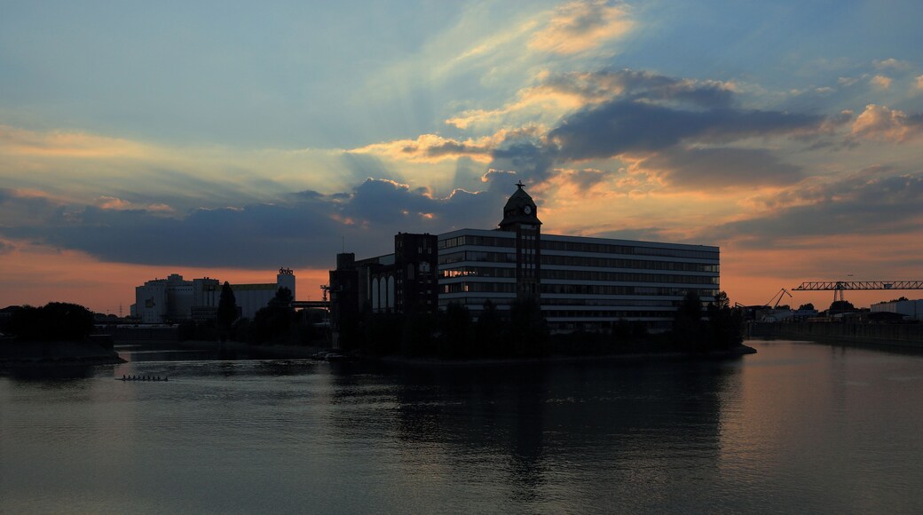 Düsseldorf: former factory building "Plange Mühle" at sunset