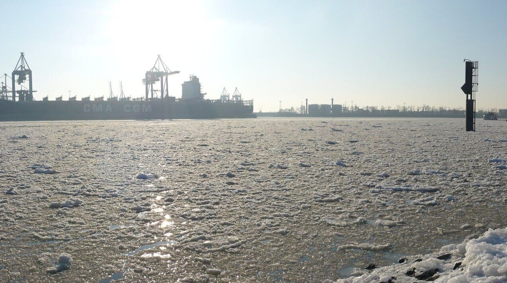 Elbepanorama mit Eis