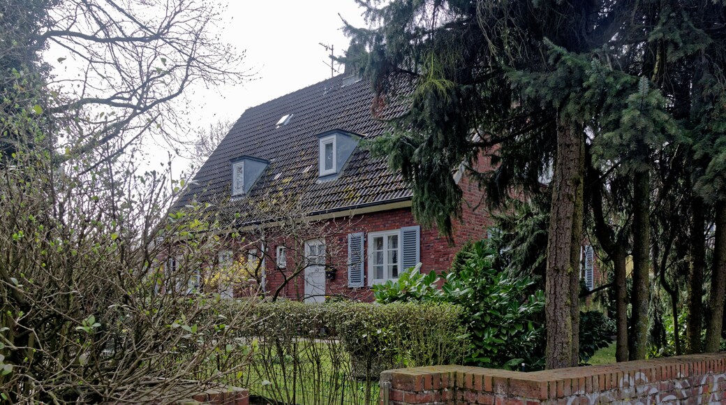 This is a photograph of an architectural monument. It is on the list of cultural monuments of Hamburg, no. 16101