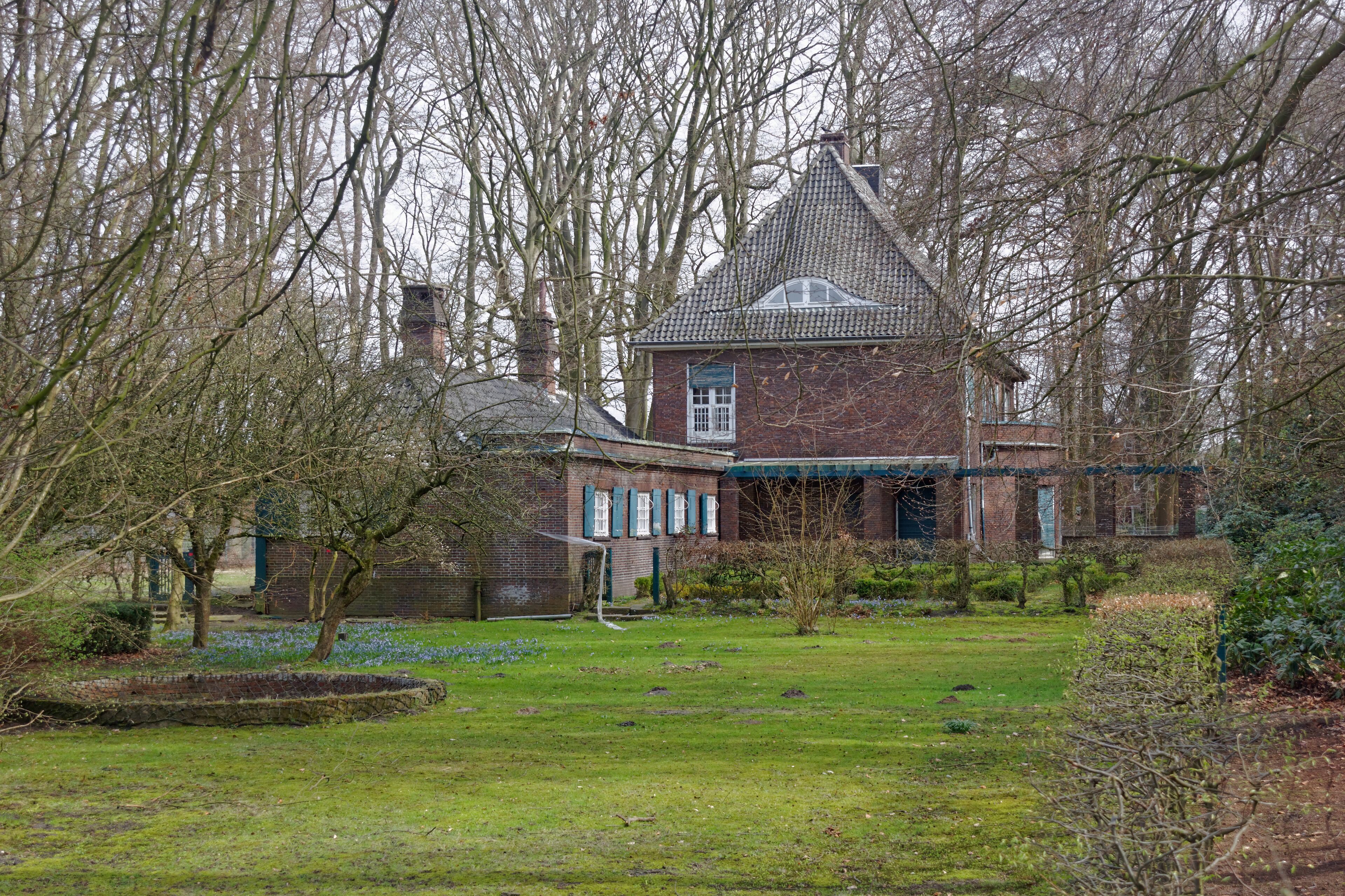 This is a photograph of an architectural monument. It is on the list of cultural monuments of Hamburg, no. 29905