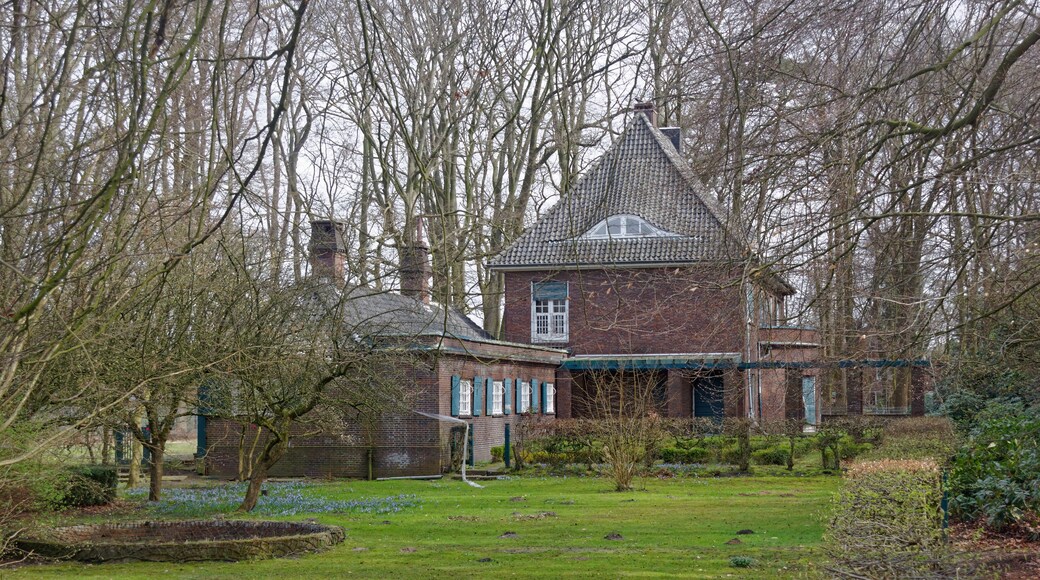 This is a photograph of an architectural monument. It is on the list of cultural monuments of Hamburg, no. 29905