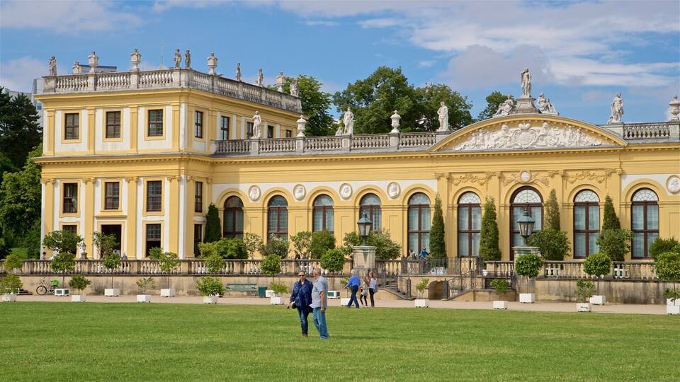 Kassel showing a park, street scenes and heritage architecture
