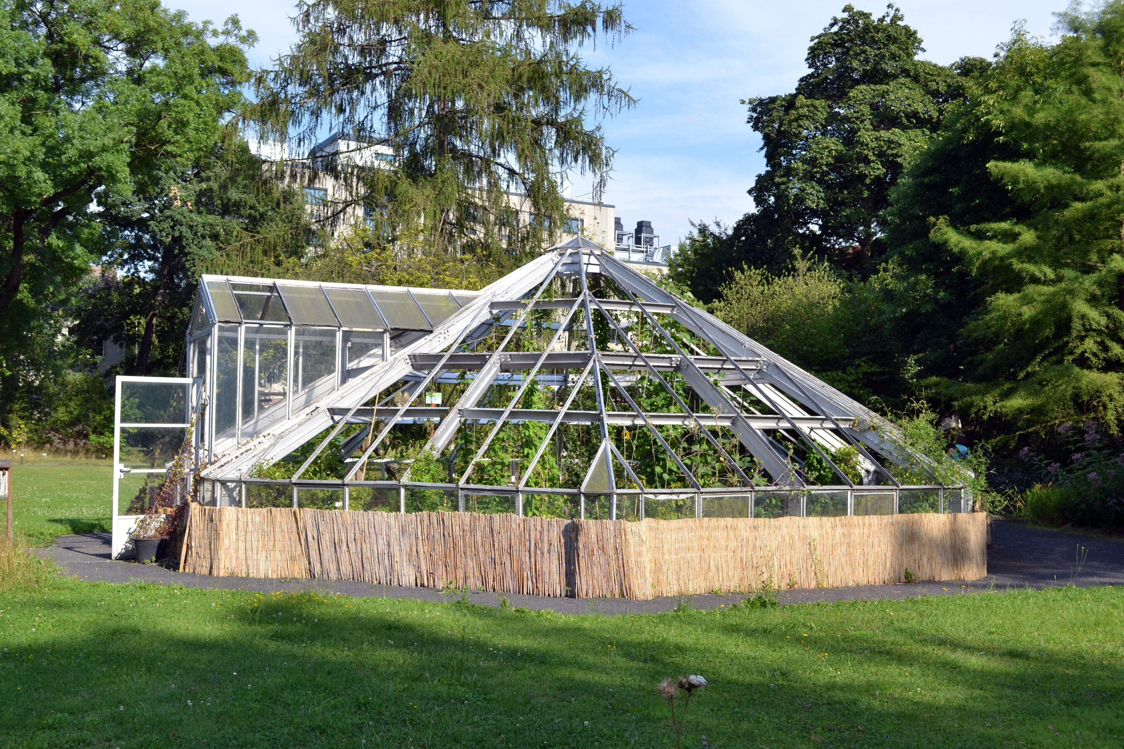 Historisches (Victoria-)Gewächshaus im Botanischen Garten der Universität Leipzig