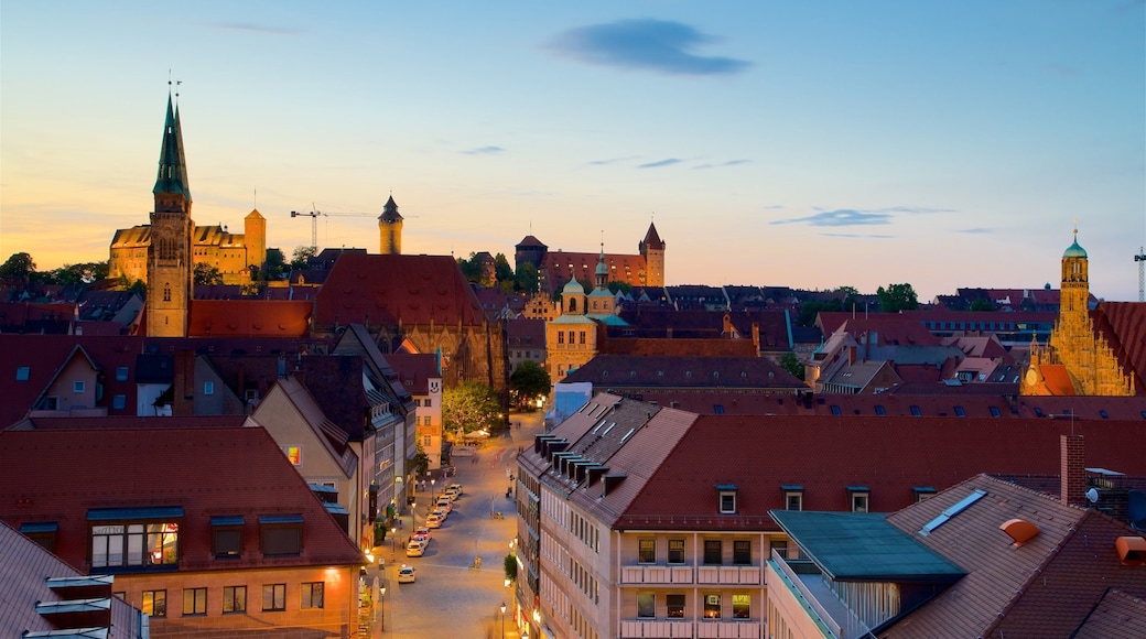 Núremberg ofreciendo una puesta de sol, una ciudad y elementos del patrimonio