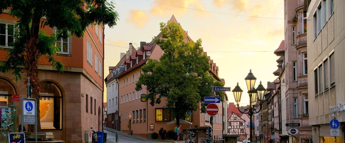 Nürnberg welches beinhaltet Sonnenuntergang und Geschichtliches