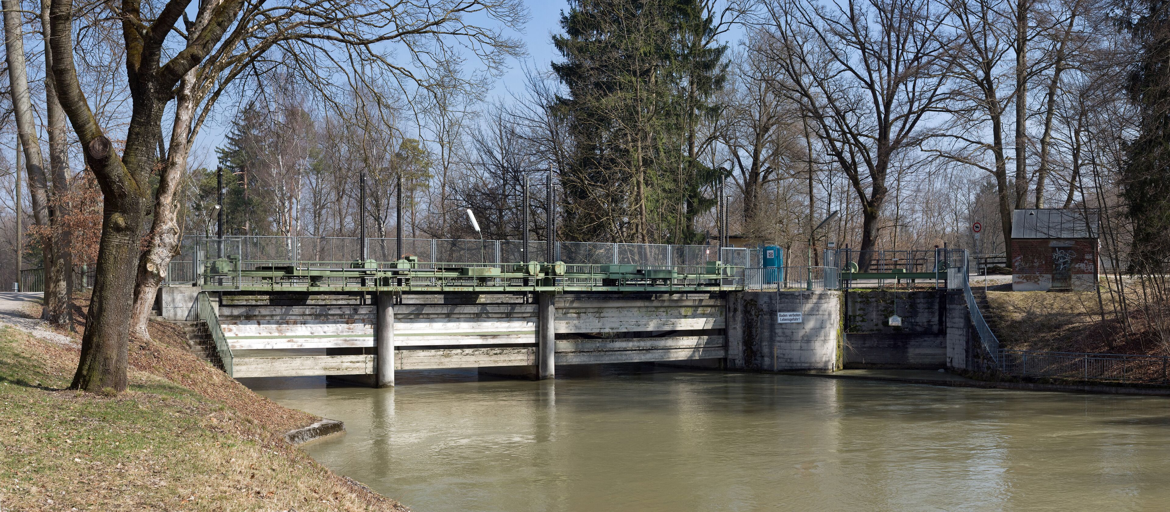 Weir Auer Duecker. Isarkanal at Marienklausenbruecke, Munich, Germany