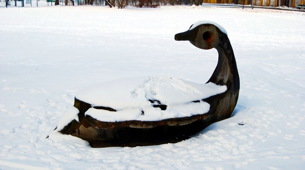 Skulptur nahe der Andreaskirche in Mรผnchen-Fรผrstenried