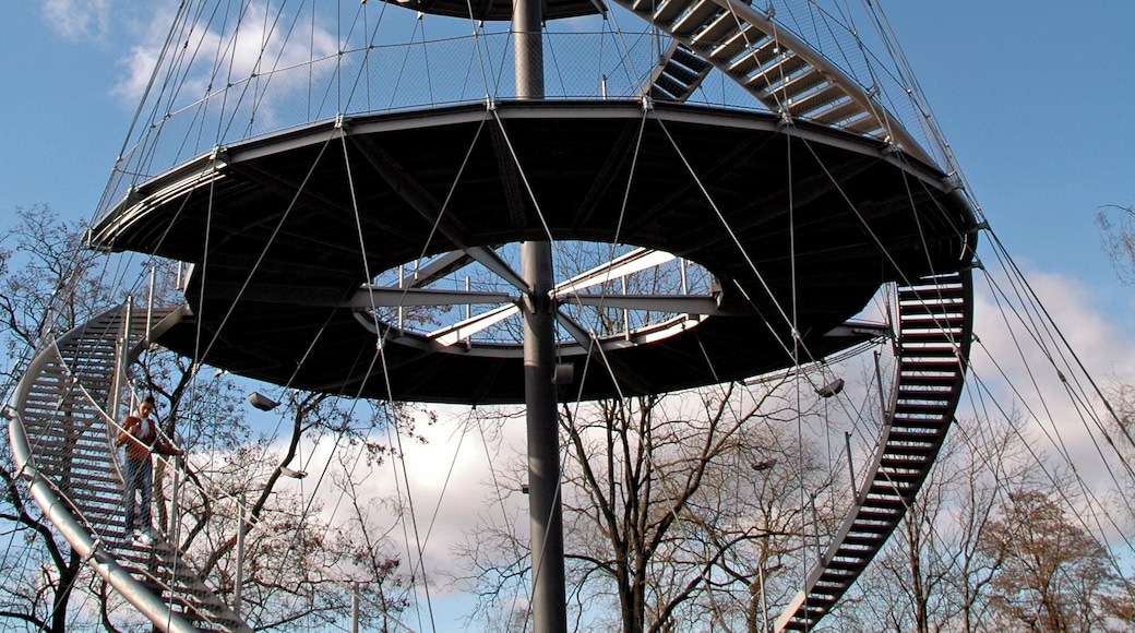 42 m hoher Killesburg-Aussichtsturm, erbaut 2001 von Prof. Jรถrg Schlaich