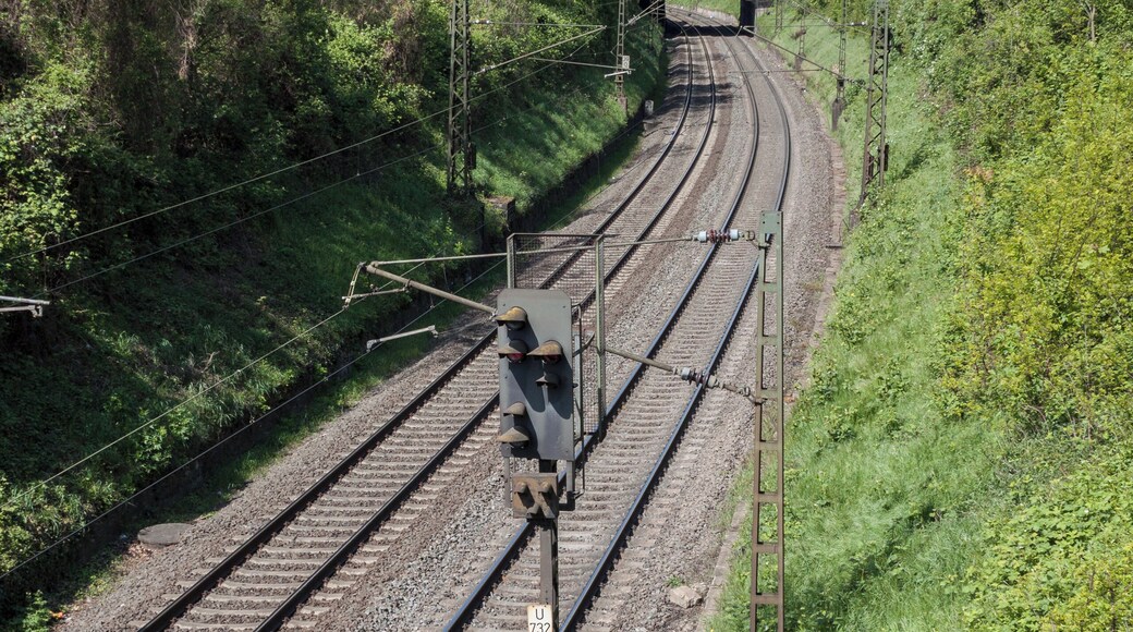Railway tracks between the stations Wiesbaden-Ost and Wiesbaden-Biebrich.