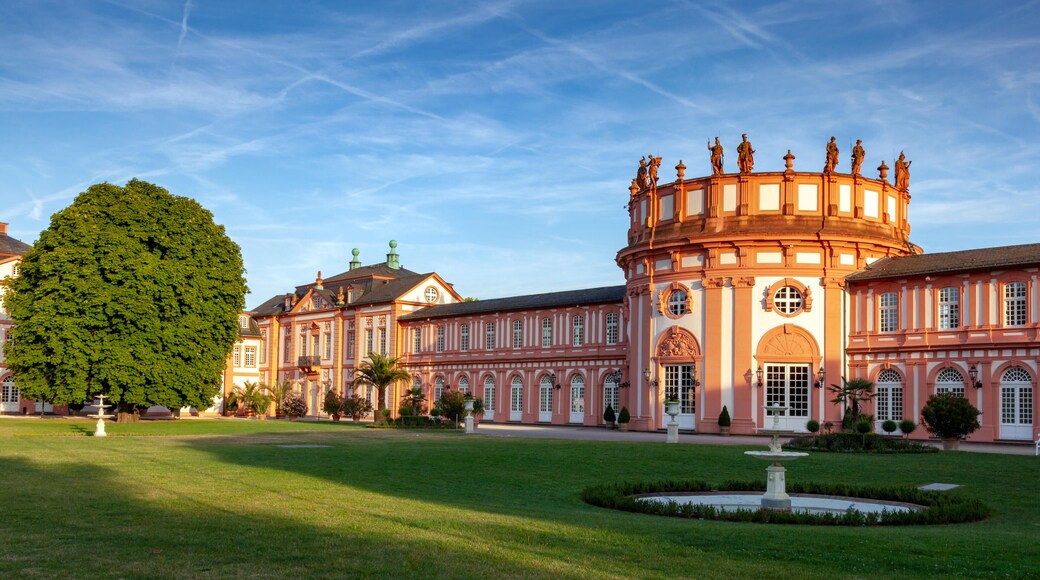 P9C5NE The Biebrich Castle on the shore of the Rhine in Wiesbaden, Germany. The castle was the baroque residence of the nobles of Nassau.