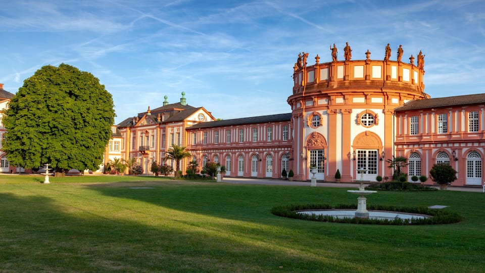 P9C5NE The Biebrich Castle on the shore of the Rhine in Wiesbaden, Germany. The castle was the baroque residence of the nobles of Nassau.