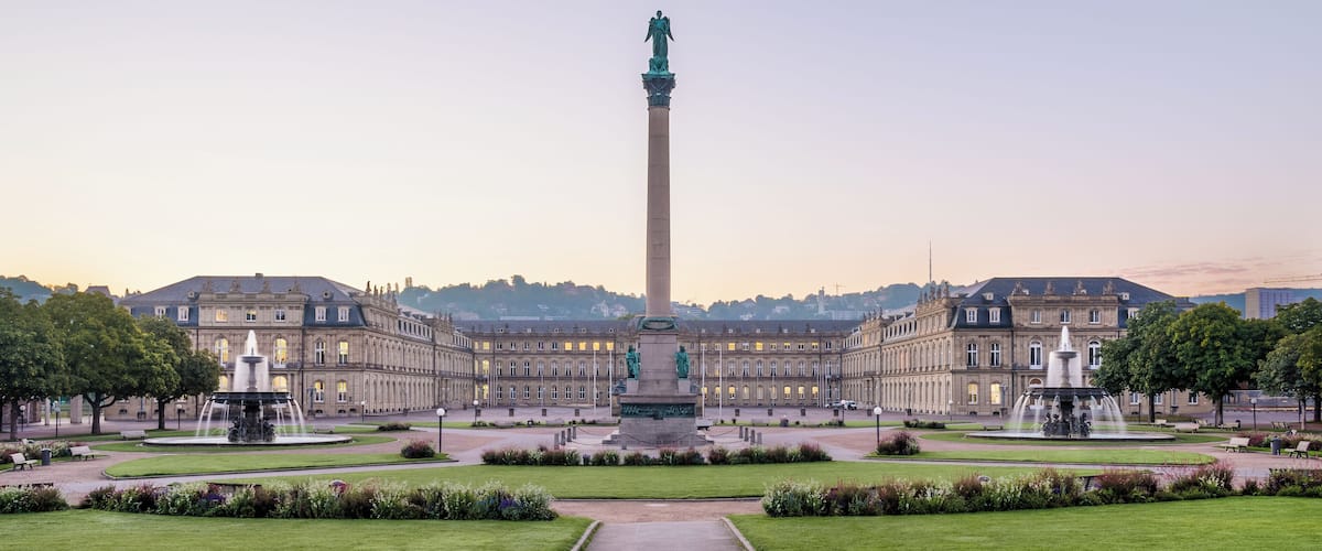 Neues Schloss (new palace), Schlossplatzspringbrunnen, Jubiläumssäule (Schlossplatz, Stuttgart, Germany).