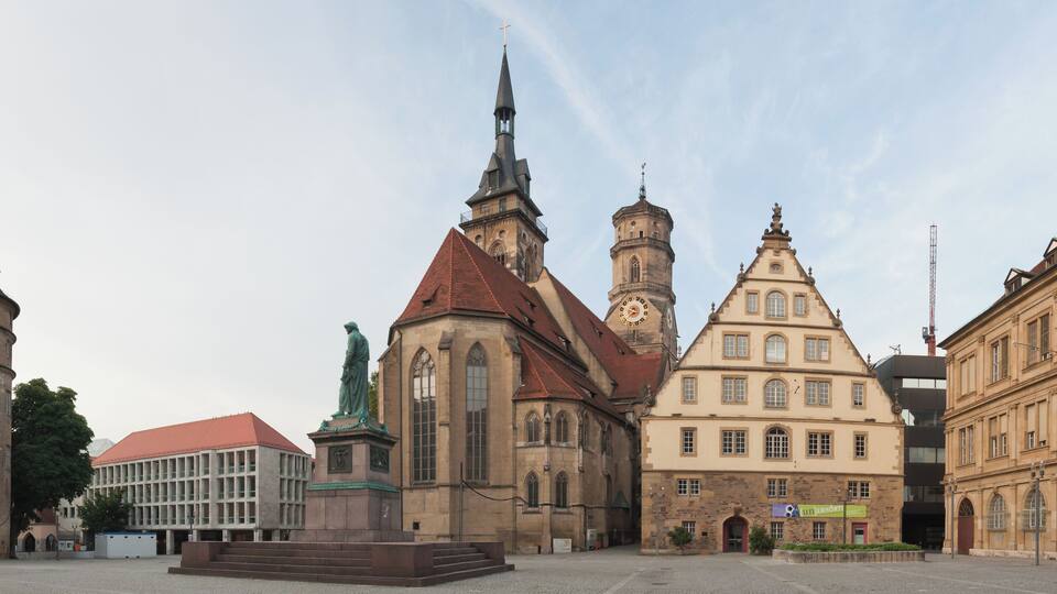 Schillerplatz (Schiller square) and the Protestant Stiftskirche in Stuttgart.