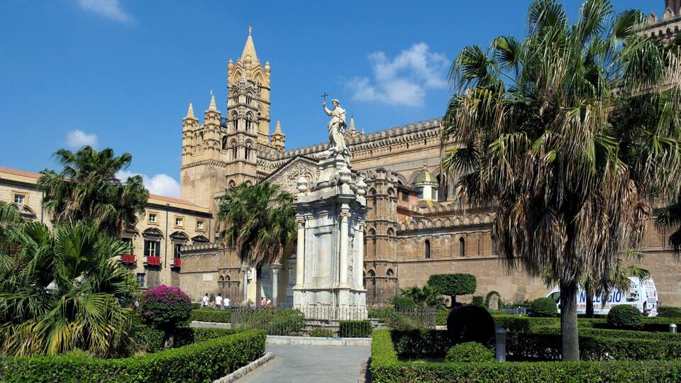 Cattedrale di Palermo, Monte di Pietà, Palermo, Sicily, Italy