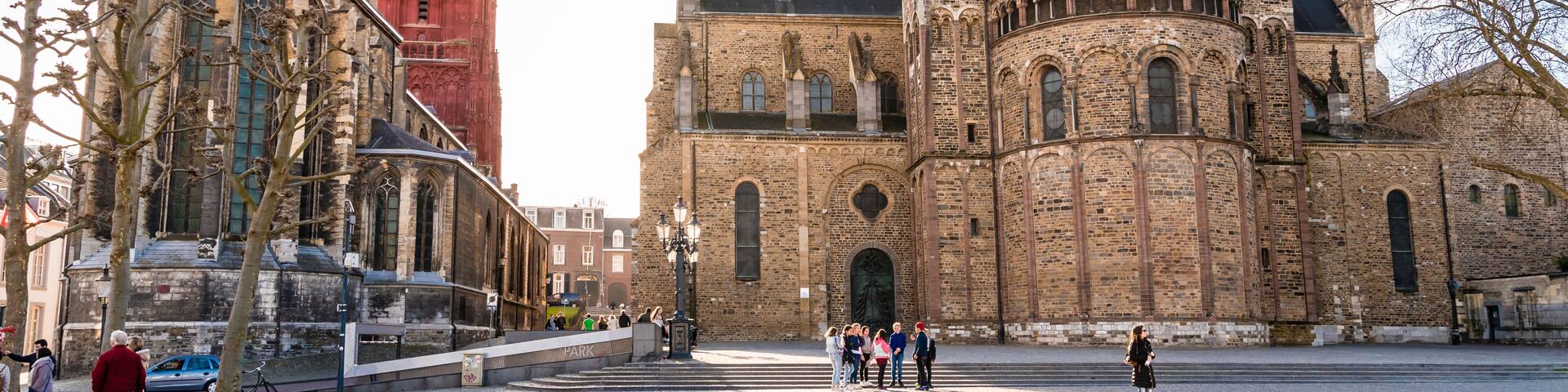 Sint Janskerk und Servatiusbasilika am Vrijthof in Maastricht