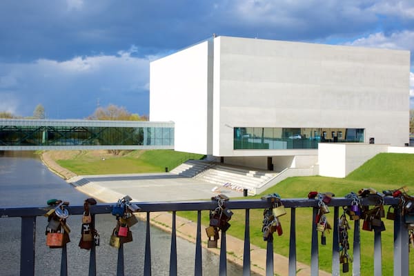 Nowe Miasto showing modern architecture