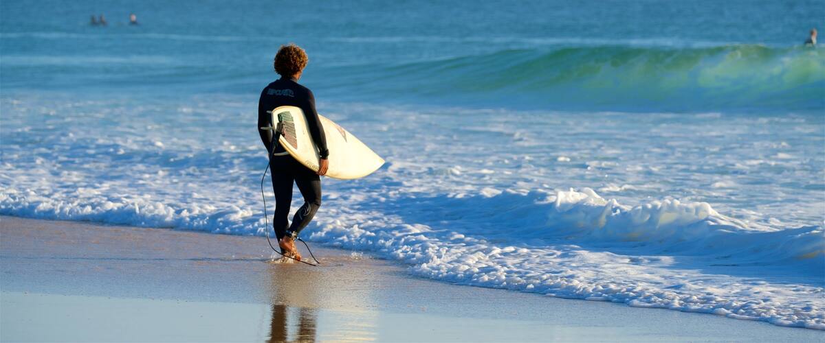 Peniche ซึ่งรวมถึง ชายฝั่งทะเล, โต้คลื่น และ หาดทราย