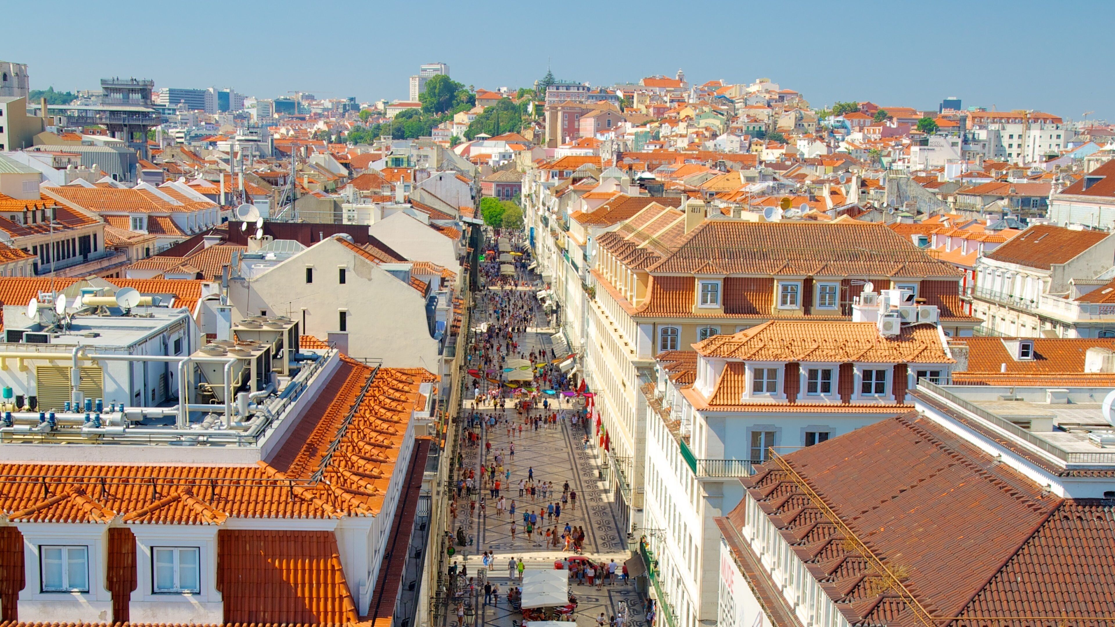 Santa Maria Maior which includes landscape views and a city