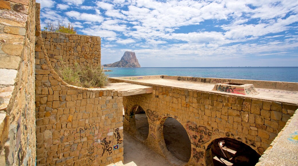 Cala La Manzanera showing heritage elements and general coastal views