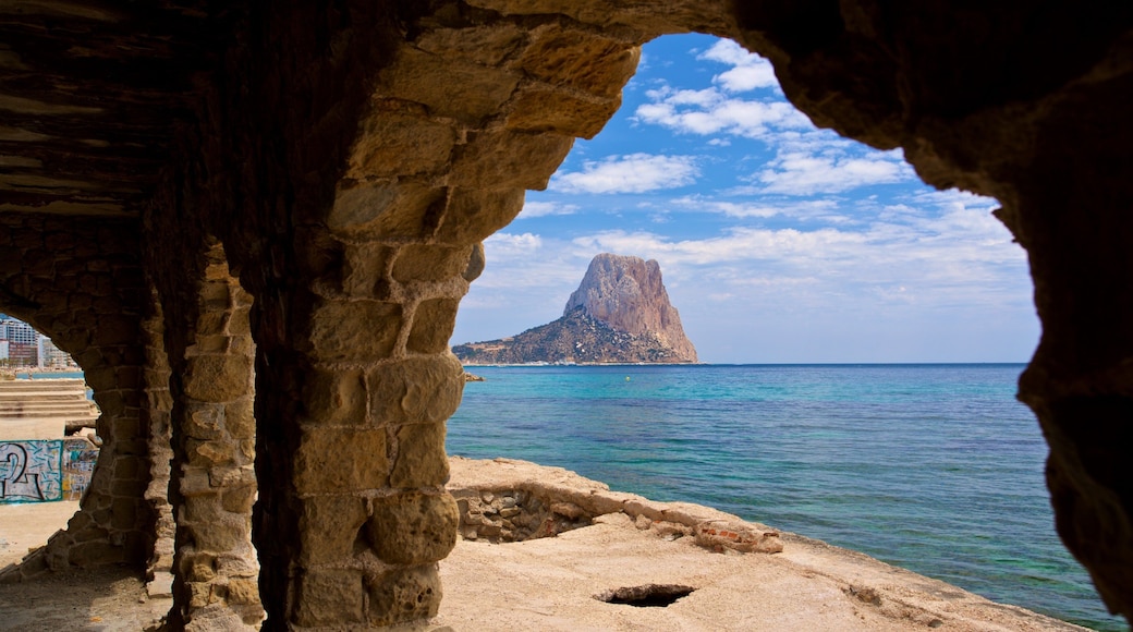 Cala La Manzanera showing heritage elements and general coastal views