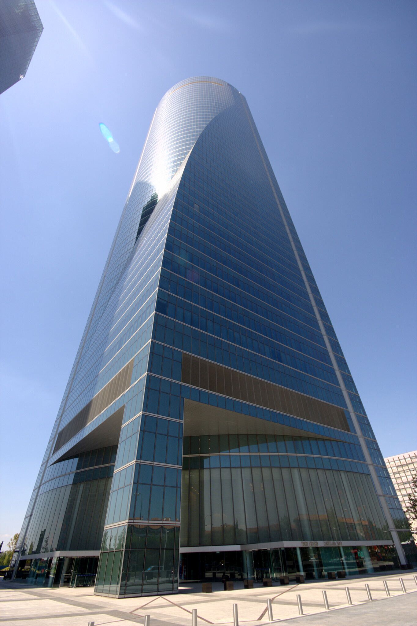 500px provided description: Torre Espacio En Otro Angulo [#Madrid ,#Torre espacio]