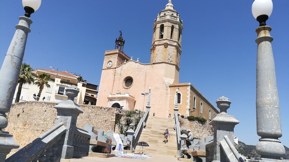 Escalinata cap a l'església de Sant Bartomeu i Santa Tecla (Sitges)
