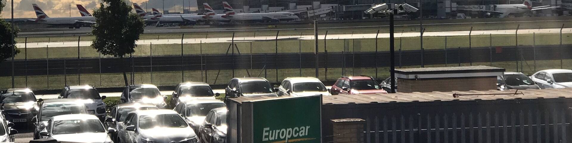 Great outdoor bar and perfect place to have a pint and watch a plane or 10 land or takeoff.