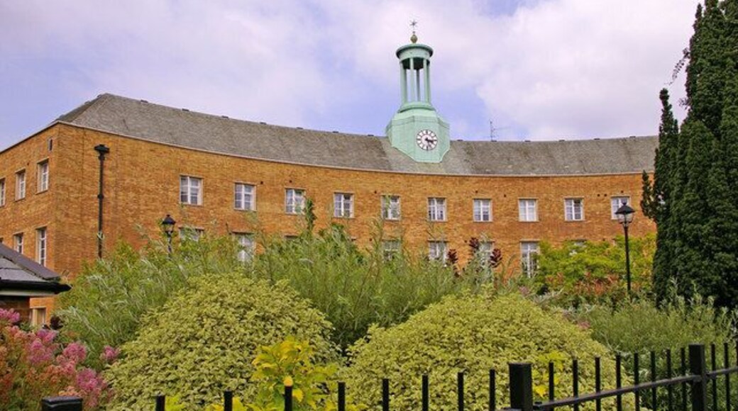 Aldermen Court, London N11 Aldermen Court is an apartment block in the converted former Friern Barnet Town Hall building, on the corner of Friern Barnet Lane and Friern Barnet Road.
