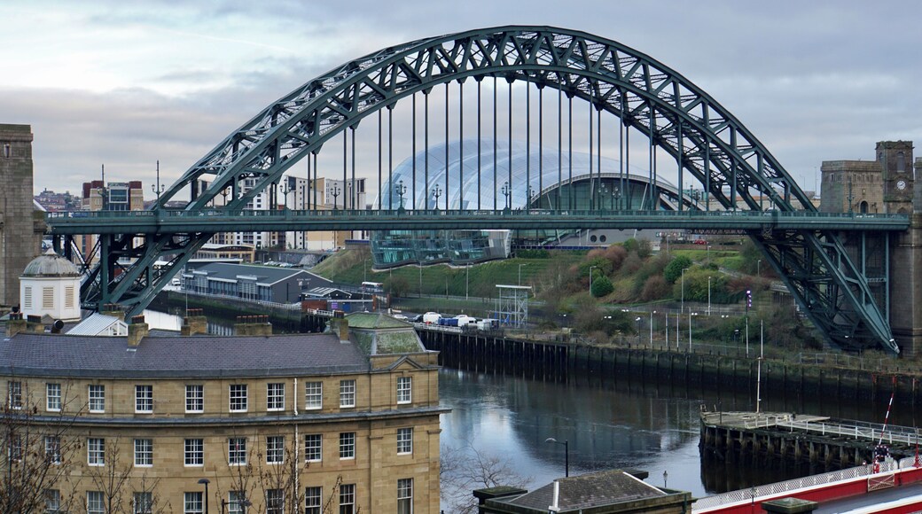 Crossing the Tyne @ Newcastle, UK (Jan 2017).