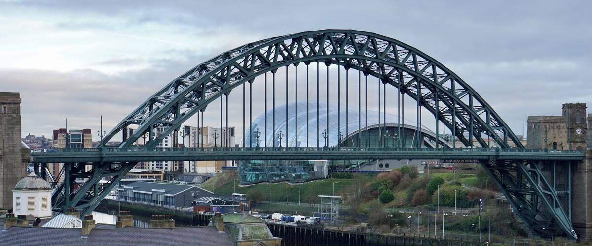 Crossing the Tyne @ Newcastle, UK (Jan 2017).
