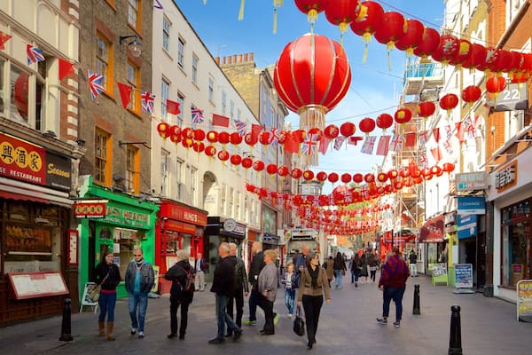 Chinatown featuring street scenes as well as a large group of people