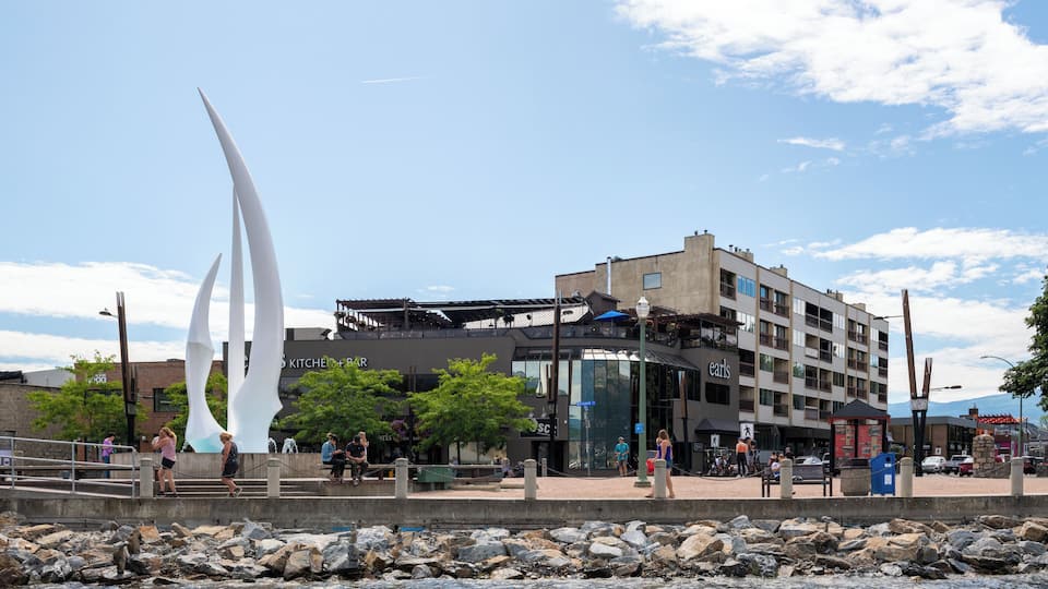 Kelowna_DowntownKelowna_3000662835_12