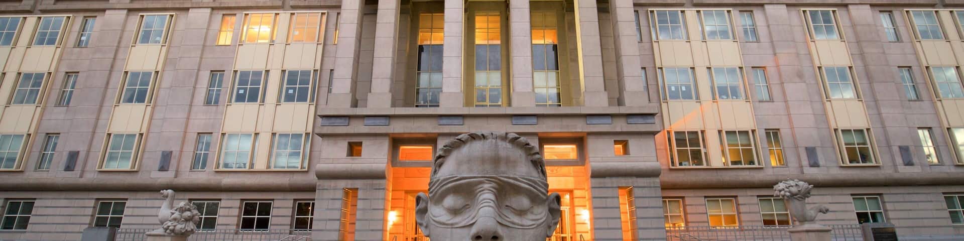 Downtown Newark showing heritage architecture, a square or plaza and outdoor art
