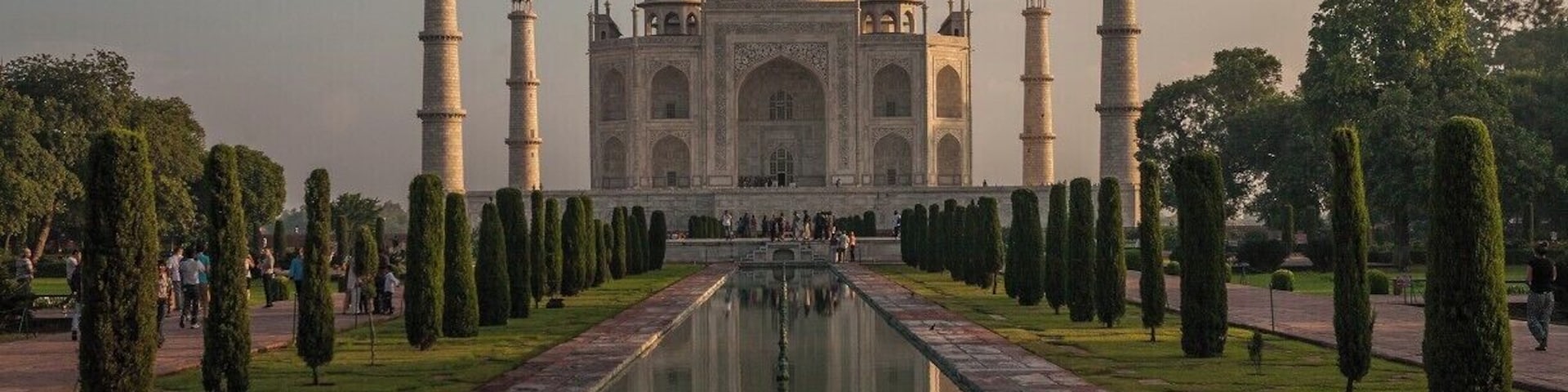 Great fame brings with it great crowds. And millions of photos. This popularity ensures that even without seeing the Taj Mahal in person, you have viewed it several times through the photos. It can feel daunting taking pictures of the Taj Mahal.
http://sandeepachetan.com/taj-mahal-photography-tips/