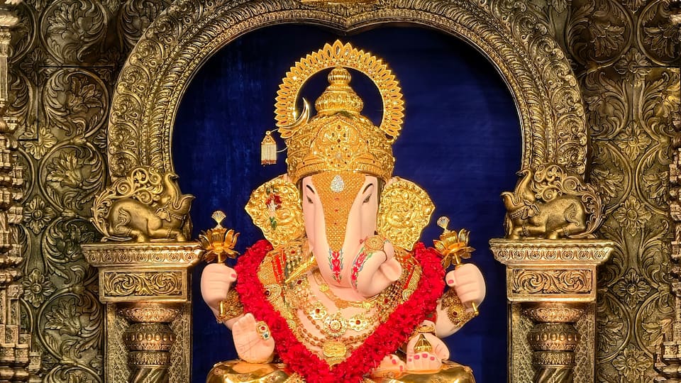 02 September 2025, Pune, Maharashtra, India, Beautiful sculpture of Lord Ganesh called as Dagdusheth Halwai Ganpati near Mandai location during Ganesh Utsav Festival.