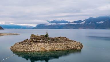 Wanaka featuring a lake or waterhole