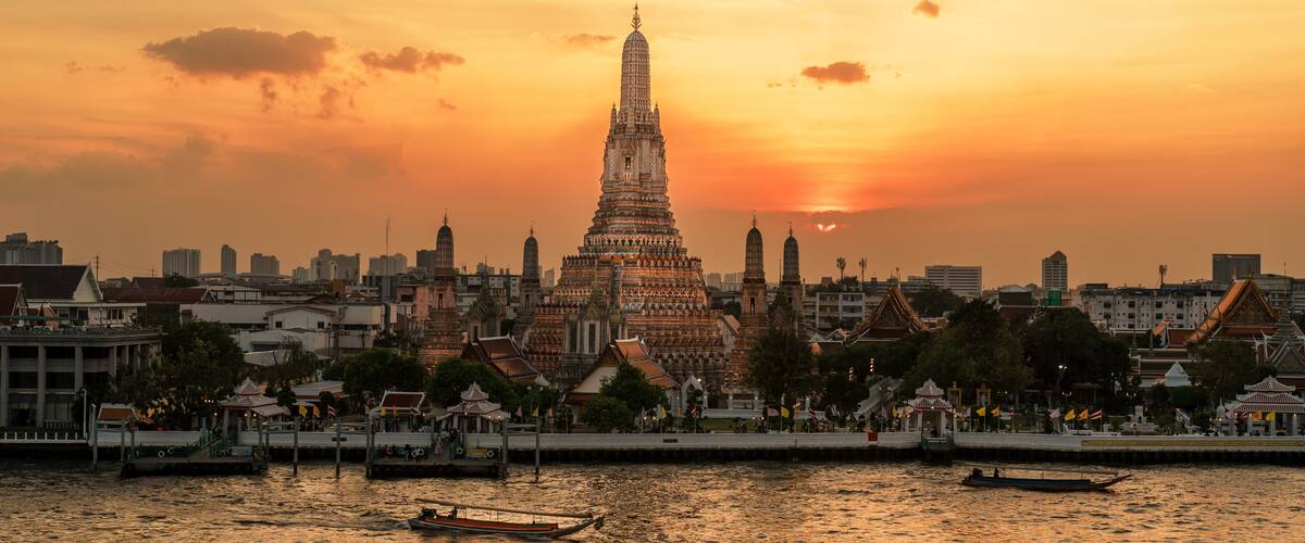 Wat Arun Temple in sunset, Temple of Dawn near Chao Phraya river. Landmark and popular for tourist attraction and Travel destination in Bangkok, Thailand and Southeast Asia concept