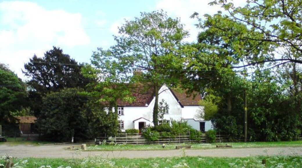 Searson's Farm Farmhouse beside the bridleway into Trimley Marshes Nature Reserve.