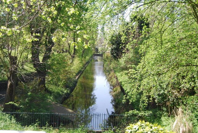en:Betts Park, Anerley: last trace of the en:Croydon Canal