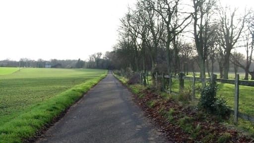 Road to Knowlton Court