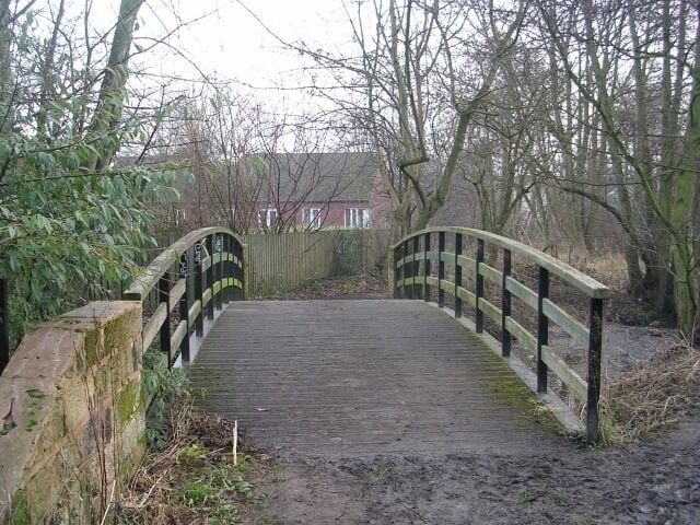 Footbridge over Meanwood Beck - near Highbury Mount