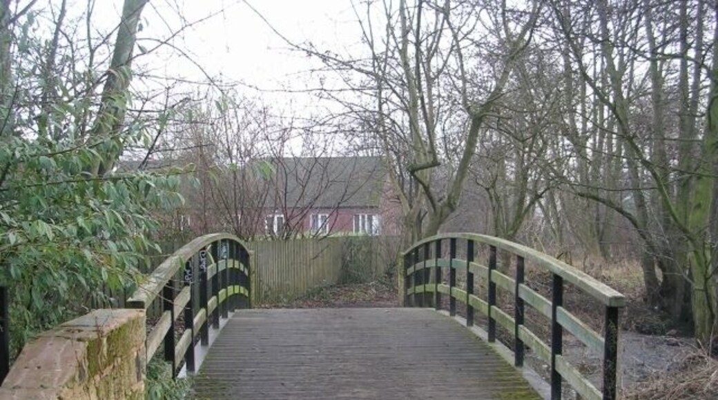 Footbridge over Meanwood Beck - near Highbury Mount