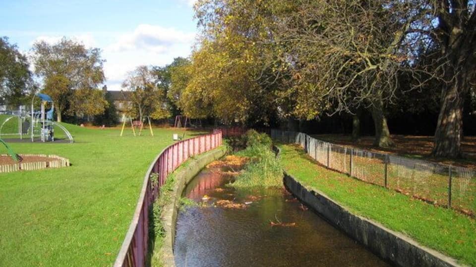 Seven Kings: Westwood Recreation Ground The watercourse in the recreation ground is Seven Kings Water, which enters a culvert in the park, and only re-emerging in 601747.