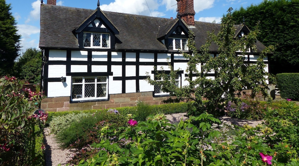 This is a photo of listed building number 1139324. Grade II listed farmhouse in Thelwall, Cheshire.