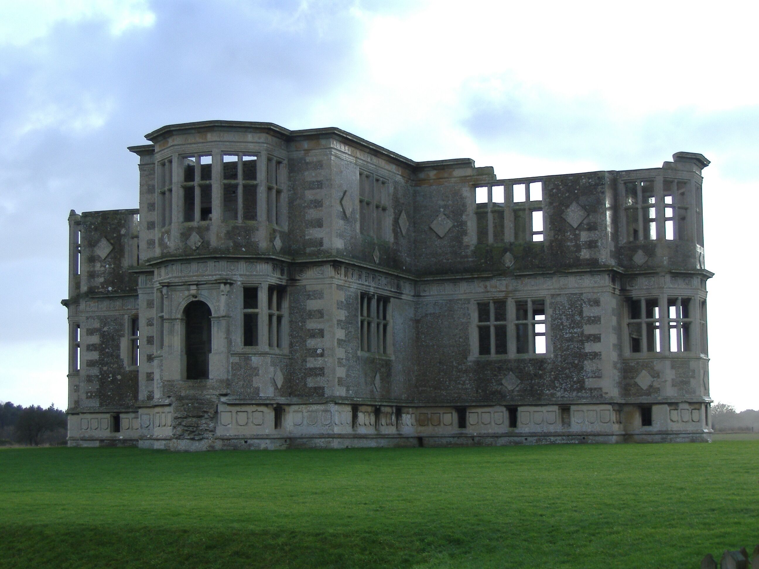 Lyveden New Bield