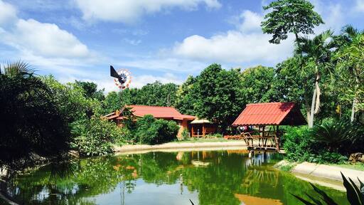 I've stayed @ this place before. Off the grid,clean,very affordable,&Y5 is good.
It's called the Bansuan Resort