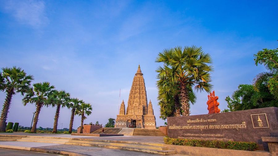 Mahabodhi Temple or Bodh Gaya Pagoda at Wat-Panyanantaram sunrise and beautiful sky, Wat Panyanantaram is famous pagoda and popular for traveler near bangkok at Pathum Thani, Thailand